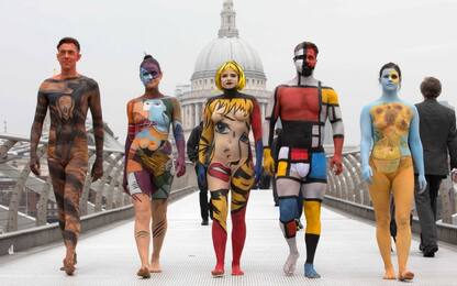 Londra, tele umane per promuovere l'arte