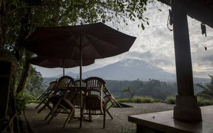 Indonesia, il vulcano Agung fa paura: evacuazione a Bali