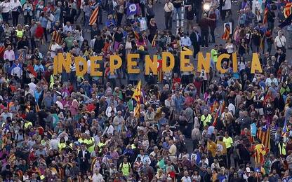 Referendum Catalogna, sale la tensione. Madrid sbarra i seggi