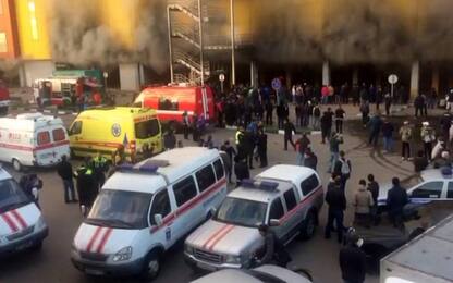 Russia, incendio in un grande centro commerciale alle porte di Mosca