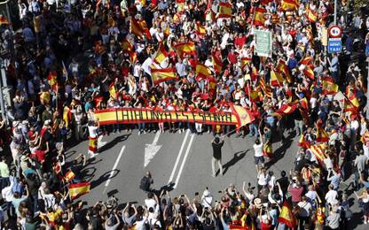 Catalogna, Puigdemont: indipendenza per legge. Pp: "Rischia carcere"