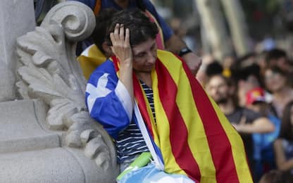 Catalogna, discorso di Puigdemont: sì all'indipendenza ma la sospende