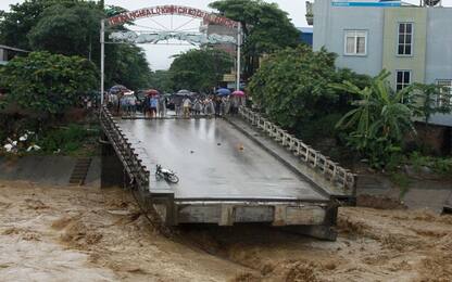 Inondazioni e frane in Vietnam, decine tra morti e dispersi