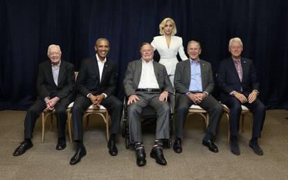 Obama, i due Bush, Clinton e Carter‬ insieme per beneficenza