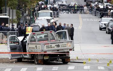Attentato New York, killer: volevo uccidere ancora. Trump: basta visti