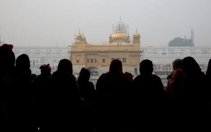 India, i fedeli celebrano Sri Guru Nanak