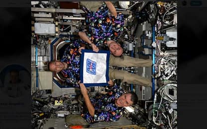 Paolo Nespoli celebra con una foto i suoi 100 giorni nello spazio 