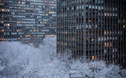 Tempesta di neve a New York: 8 morti, città paralizzata per ore