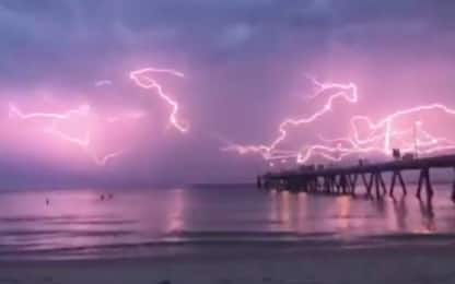 'Ragnatela' di fulmini illumina il cielo australiano