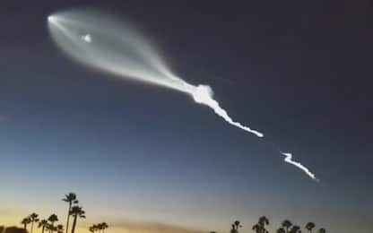 Un razzo di SpaceX attraversa i cieli della California
