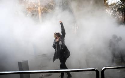 Iran, 23 morti, 450 arresti. Khamenei accusa delle proteste i "nemici"