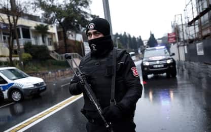 Turchia, continuano le purghe post-golpe: arrestate quasi 500 persone