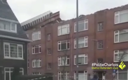 Maltempo in Olanda: vento spazza via il tetto di una casa a Rotterdam