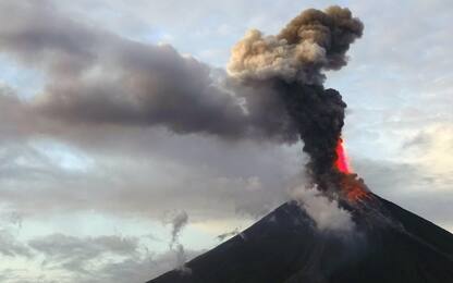 Filippine, evacuati per il vulcano Mayon