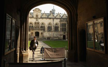 Gb: a Oxford si cambia, ammesse più donne che uomini