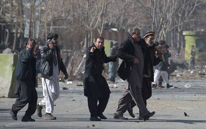 Kabul, nuovo attacco: oltre 90 morti. Emergency: "Un massacro"