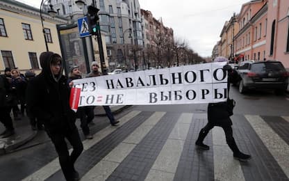 Russia, Navalny scende in piazza: fermato e poi rilasciato
