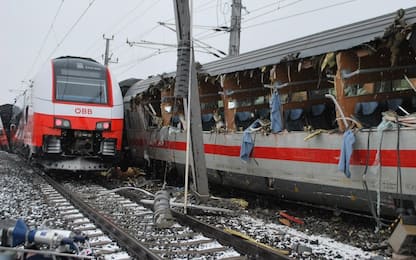 Scontro fra treni in Austria, una vittima e 22 feriti
