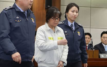 Corea del Sud, confidente dell'ex presidente condannata a 20 anni