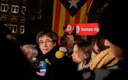 Catalogna, la polizia ha cercato Puigdemont sull'aereo di Guardiola