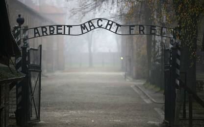 La Polonia "congela" la legge sull'Olocausto