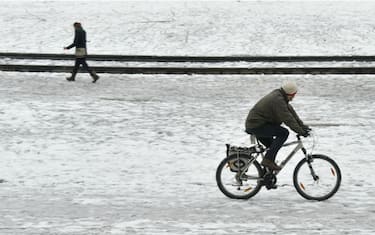 GettyImages-neve_bicicletta