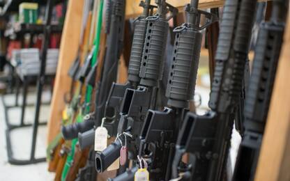 Usa, in Oregon prima legge sul controllo armi dopo strage in Florida