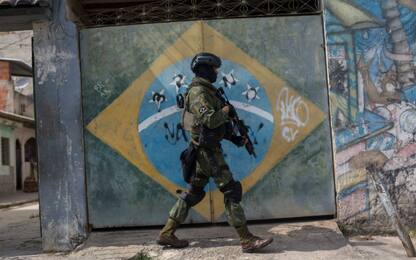 Esercito brasiliano occupa favela di Rio