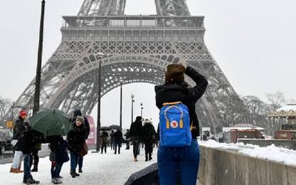 Parigi, Torre Eiffel chiude per alcune ore a causa del maltempo