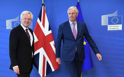 Brexit, Ue e Regno Unito trovano l'accordo. Resta il nodo Irlanda