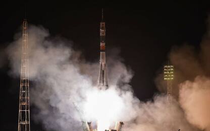 Il razzo russo Soyuz colpito da un fulmine durante il lancio. Il video
