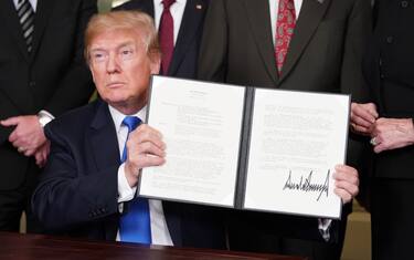 Trump: stop a dazi con Ue. Sanzioni per 60 miliardi contro Cina