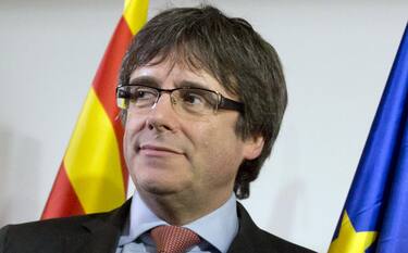 Primo giorno da europarlamentare per l'ex presidente Puigdemont