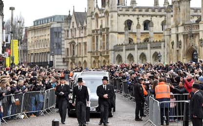 Cambridge, i funerali di Stephen Hawking