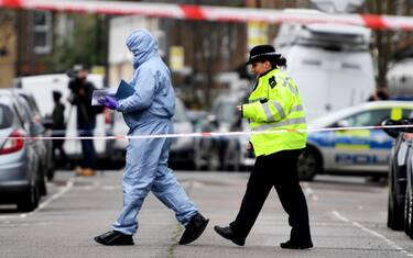Londra: due sparatorie nella notte, morta 17enne, grave 16enne