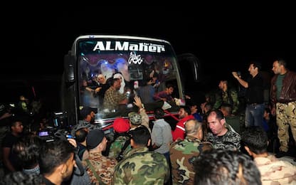 Siria: i ribelli evacuano Duma