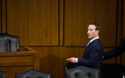 Facebook, la domanda sulla privacy che imbarazza Zuckerberg: video