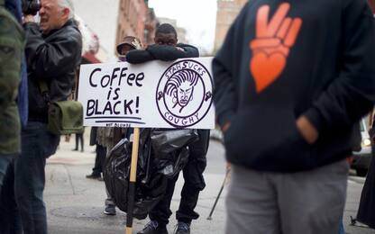 Starbucks organizza un corso anti-razzismo per i dipendenti 