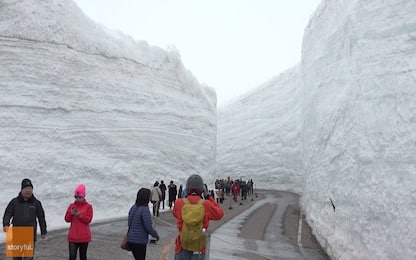 Giappone, aperto itinerario tra due pareti di neve. VIDEO