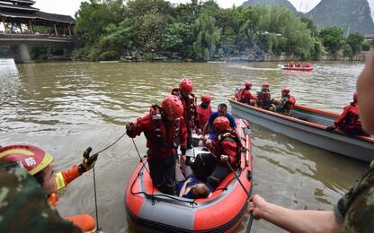 Cina, si rovesciano tre "Dragon boat": annegate almeno 17 persone