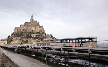 Francia, fermato un uomo responsabile dell'allerta a Mont Saint-Michel