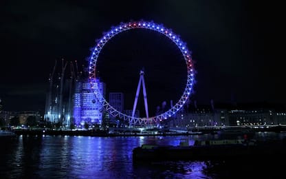Londra blu e rossa per il royal baby