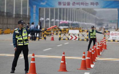 Coree, Kim attraversa il confine. Storico summit tra Nord e Sud