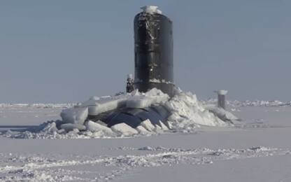 Il video del sottomarino inglese che riemerge frantumando il ghiaccio