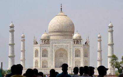 Taj Mahal cambia colore