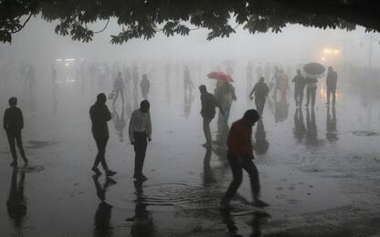 India, almeno 90 morti per una tempesta di pioggia e sabbia