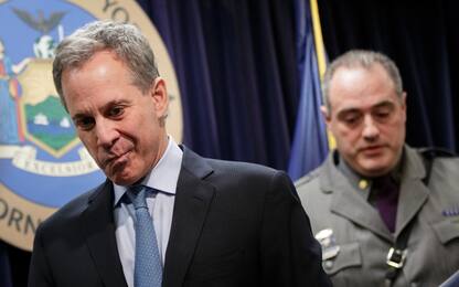 Abusi sessuali, si dimette procuratore di New York: accusò Weinstein