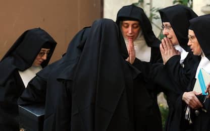 Vaticano alle suore di clausura: sì ai social, ma con sobrietà