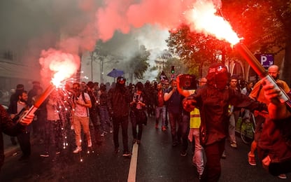 Parigi, scontri a proteste contro Macron