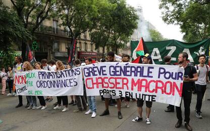 Francia, proteste anti Macron a Parigi